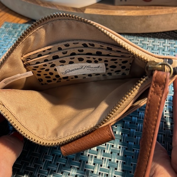 Universal Thread Goods Co - Leopard Wrislet - Picture 4 of 4